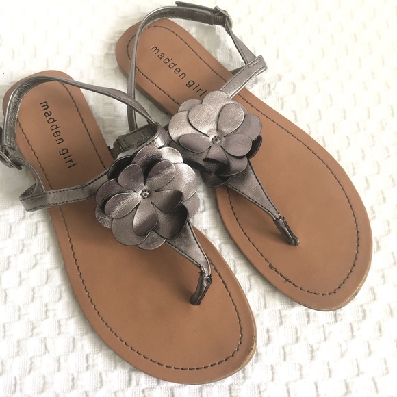 Madden Girl Shoes - 🖤Madden Girl Pewter Thongs